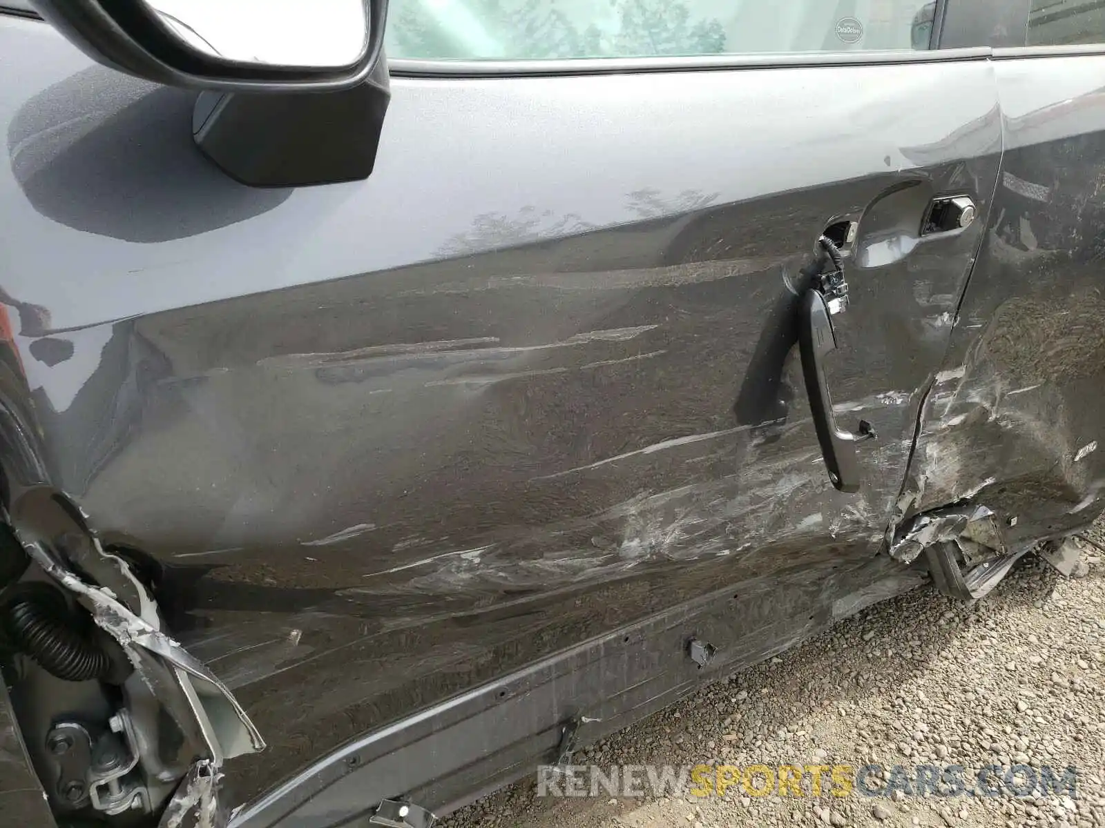 9 Photograph of a damaged car 2T3RWRFV0LW068943 TOYOTA RAV4 2020