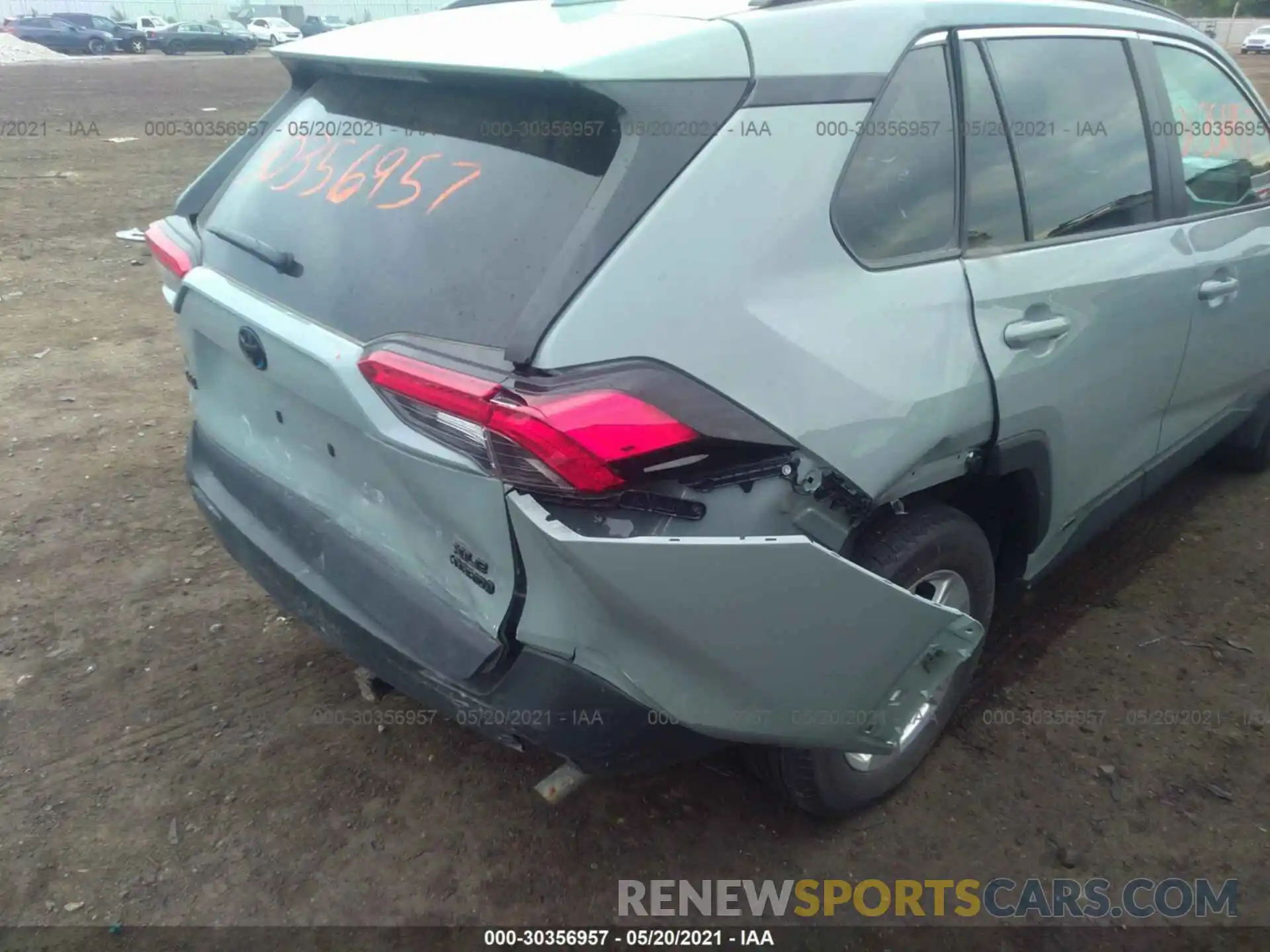 6 Photograph of a damaged car 2T3RWRFV0LW071860 TOYOTA RAV4 2020