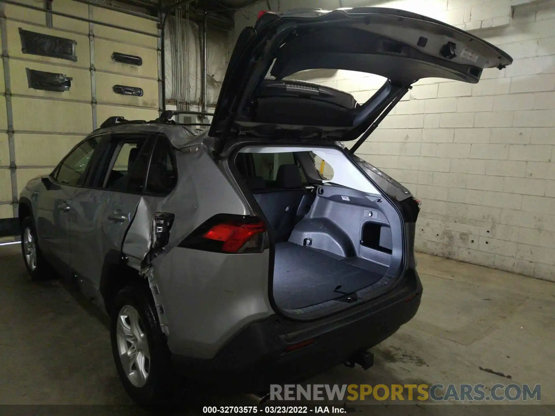 3 Photograph of a damaged car 2T3RWRFV0LW072717 TOYOTA RAV4 2020