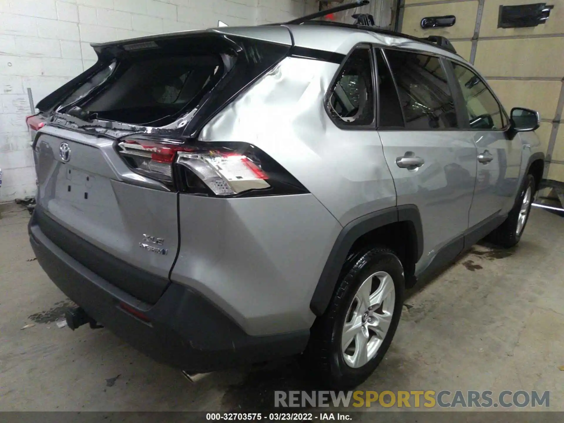 4 Photograph of a damaged car 2T3RWRFV0LW072717 TOYOTA RAV4 2020