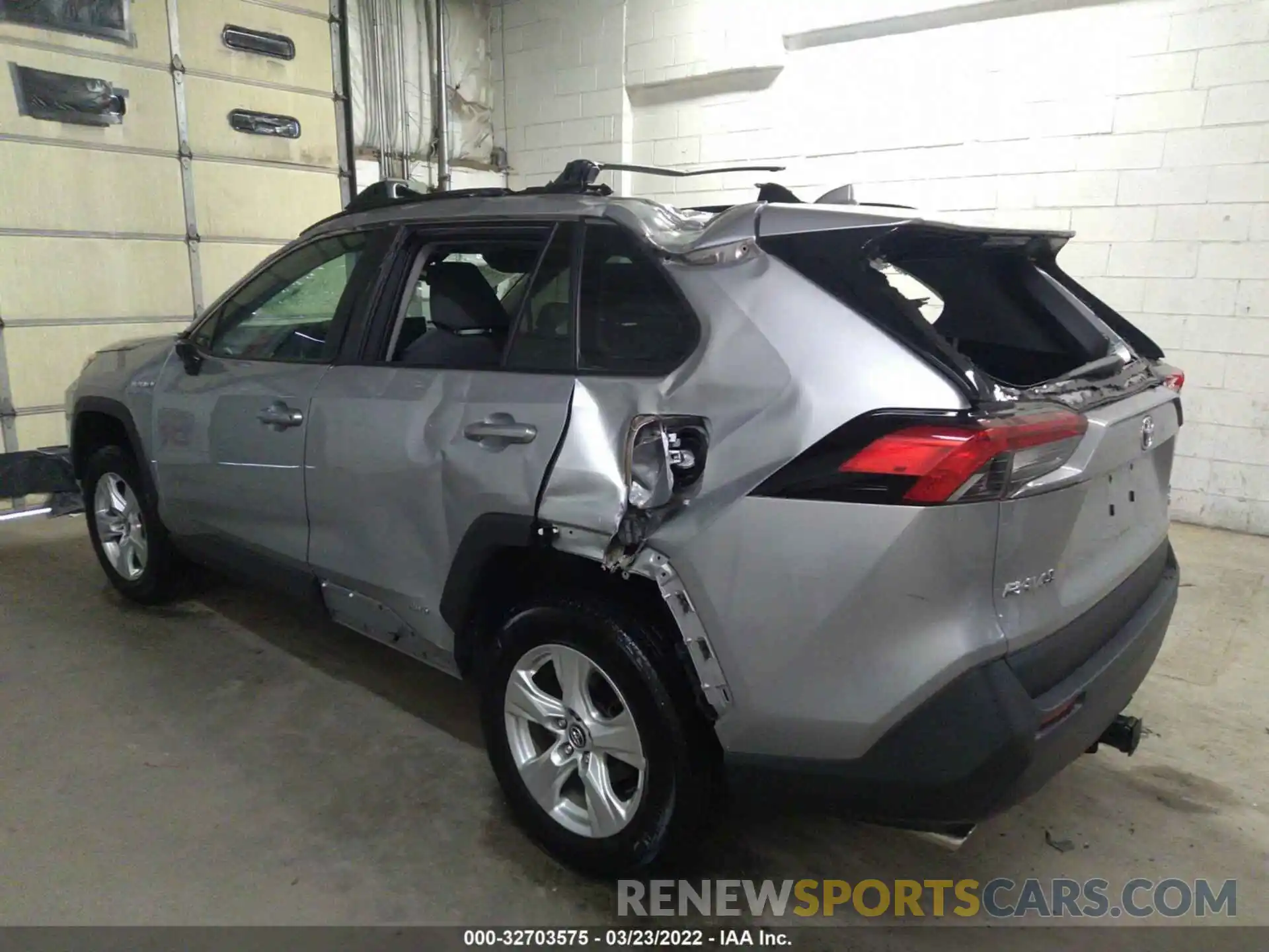 6 Photograph of a damaged car 2T3RWRFV0LW072717 TOYOTA RAV4 2020