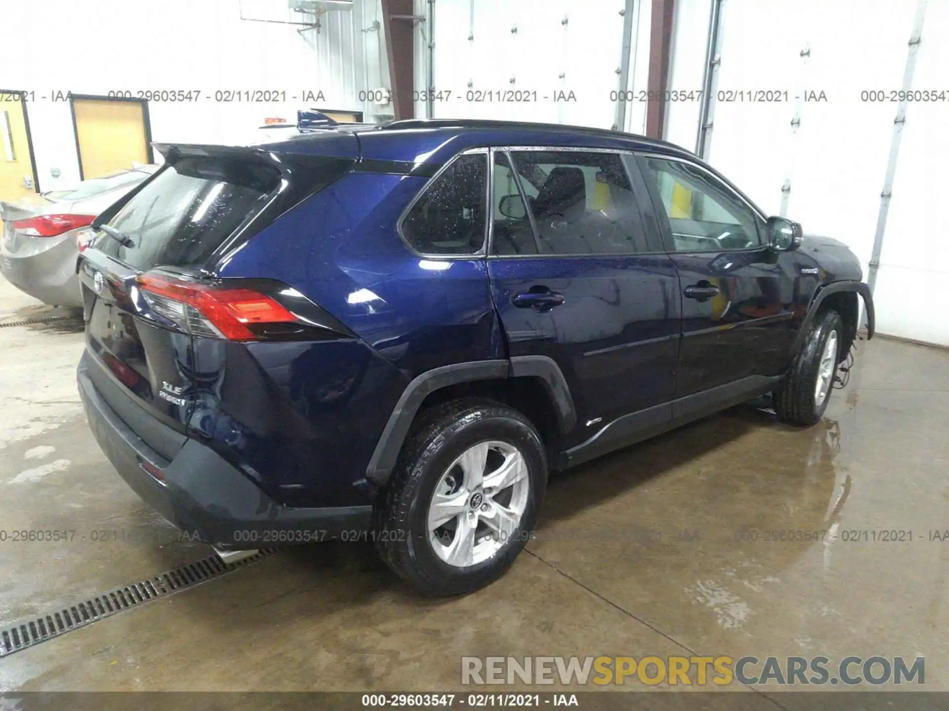 4 Photograph of a damaged car 2T3RWRFV0LW074497 TOYOTA RAV4 2020