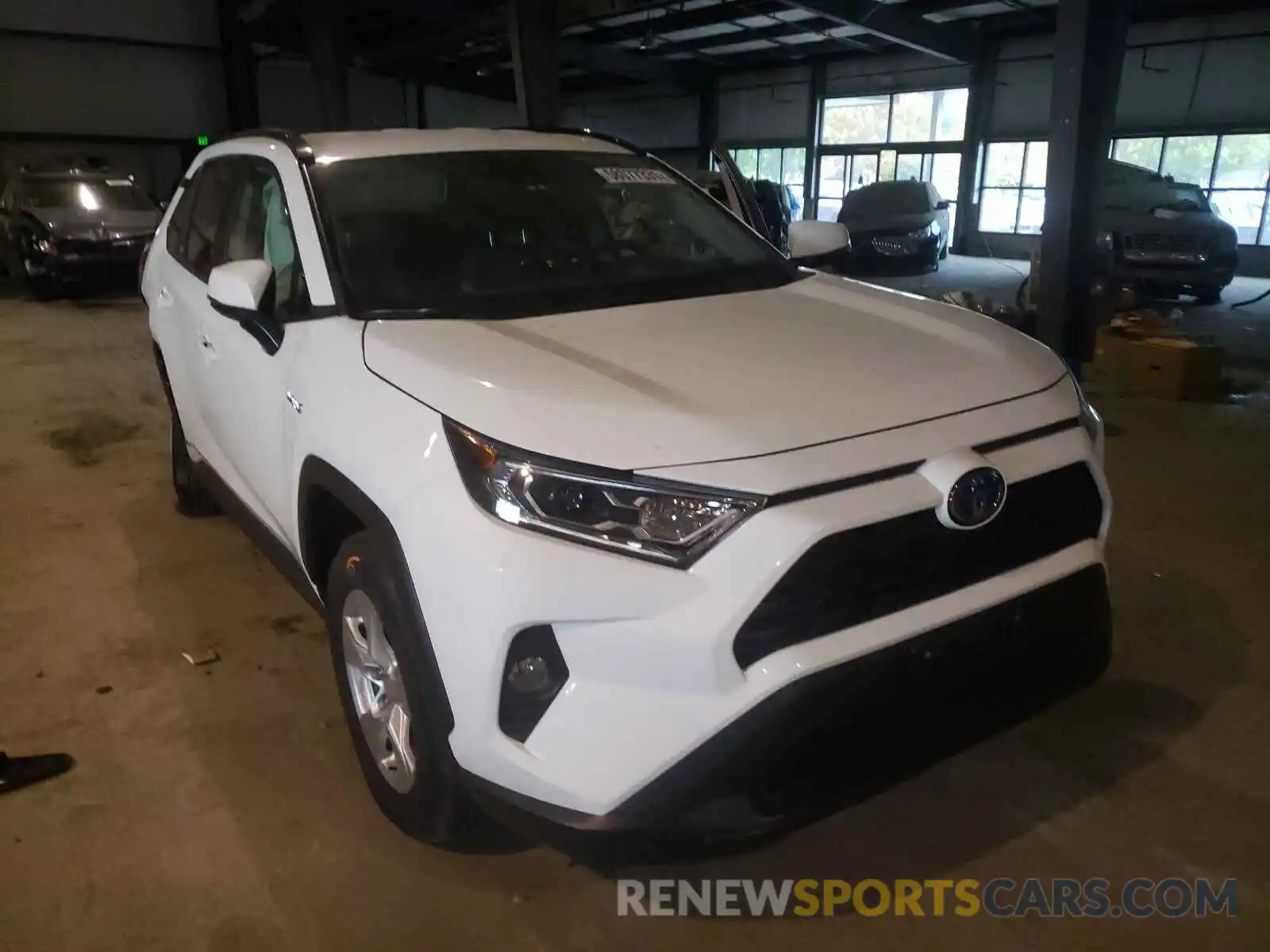 1 Photograph of a damaged car 2T3RWRFV0LW074676 TOYOTA RAV4 2020