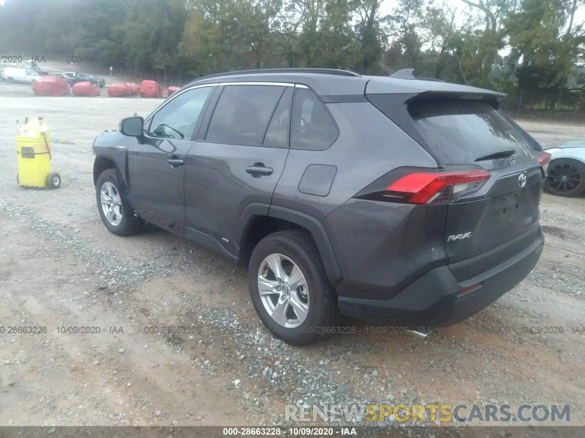 3 Photograph of a damaged car 2T3RWRFV0LW075858 TOYOTA RAV4 2020