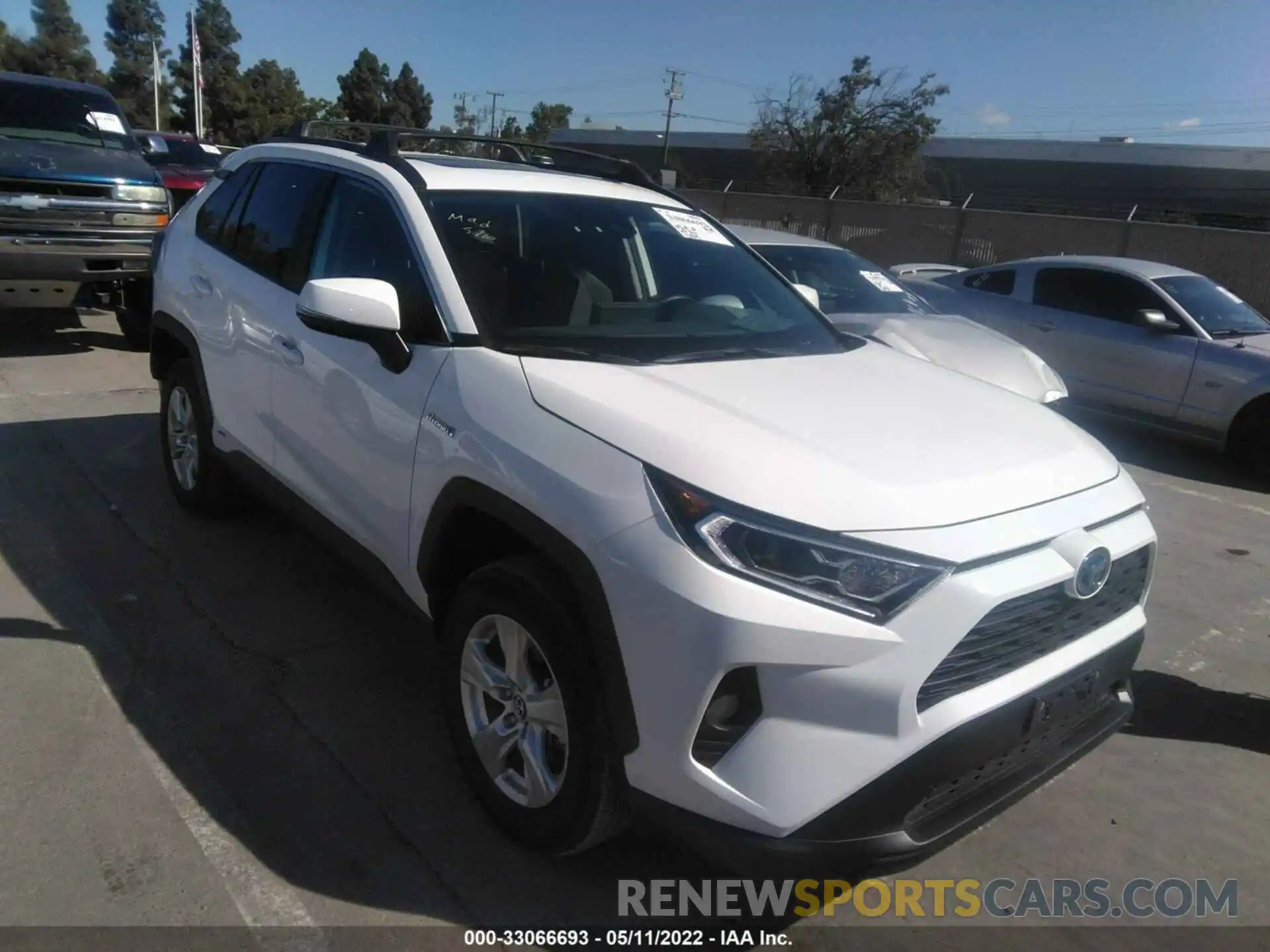 1 Photograph of a damaged car 2T3RWRFV0LW081191 TOYOTA RAV4 2020