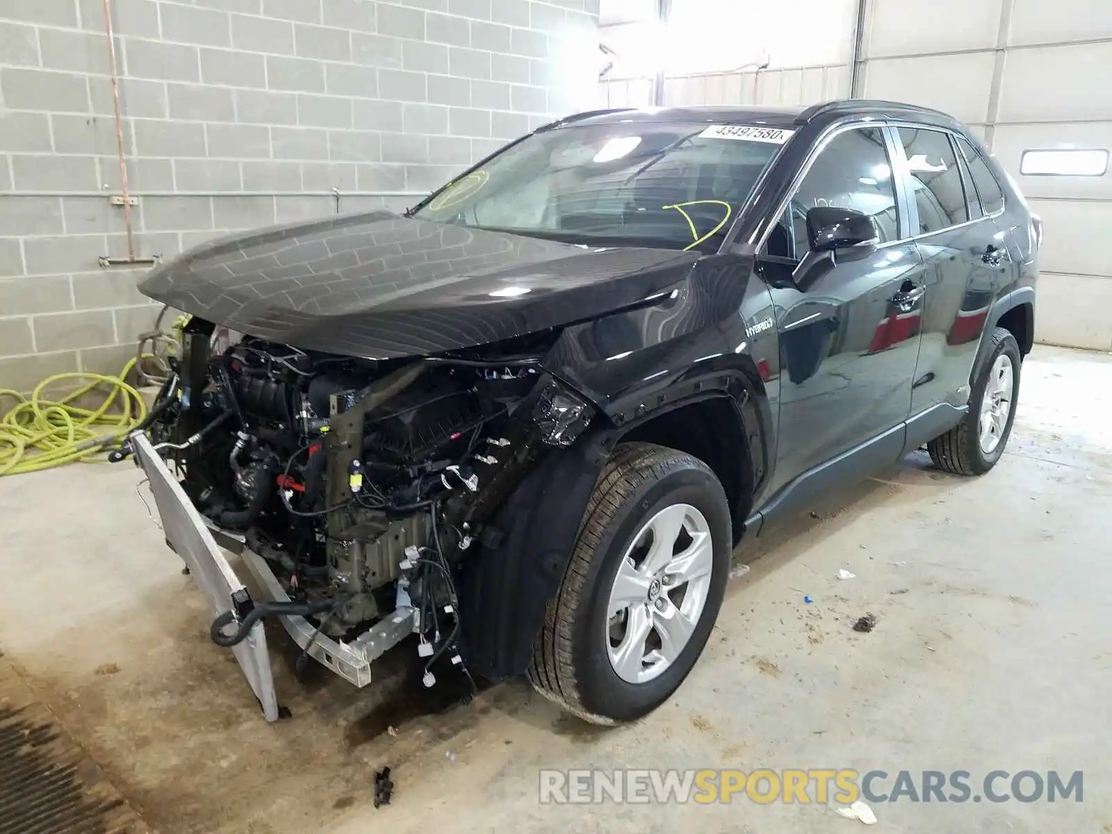 2 Photograph of a damaged car 2T3RWRFV0LW081398 TOYOTA RAV4 2020