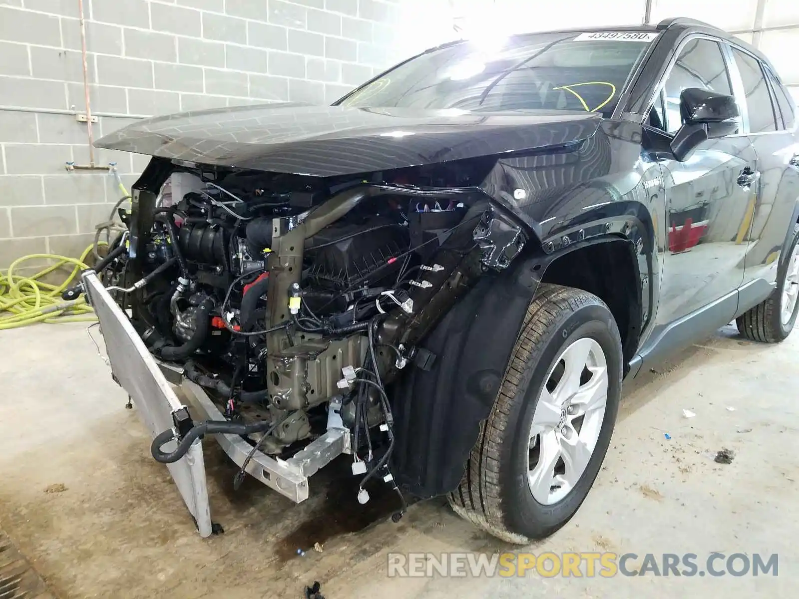 9 Photograph of a damaged car 2T3RWRFV0LW081398 TOYOTA RAV4 2020