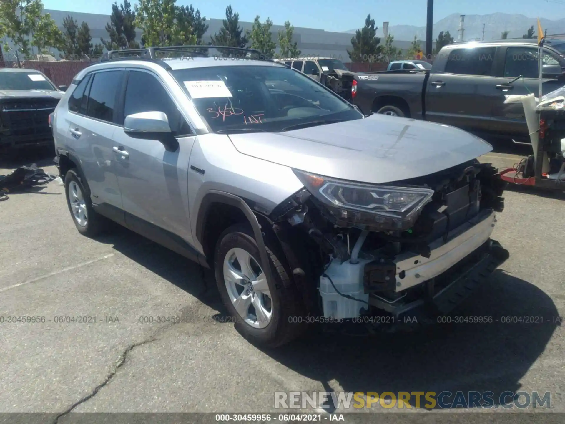 1 Photograph of a damaged car 2T3RWRFV0LW085208 TOYOTA RAV4 2020