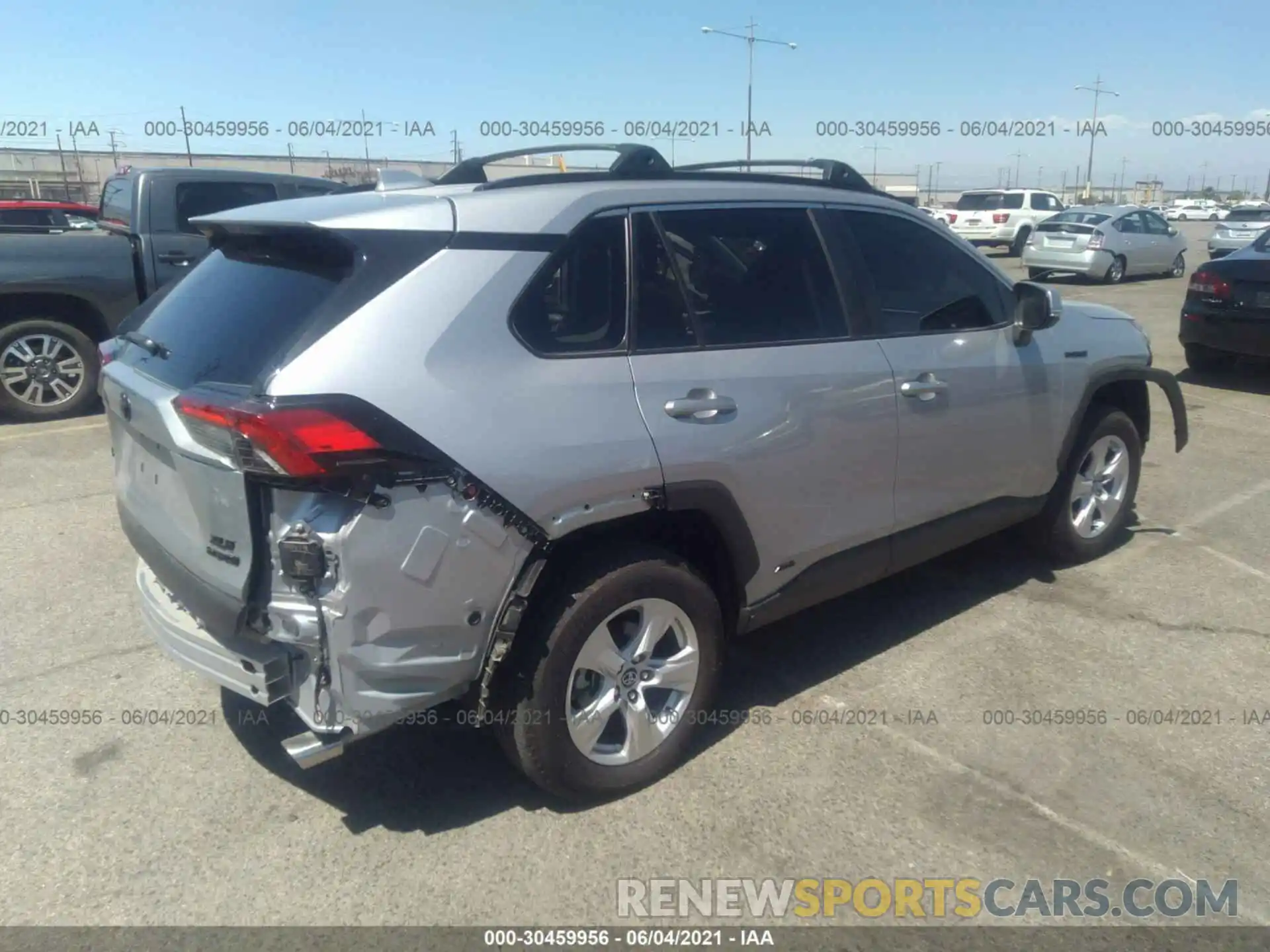 4 Photograph of a damaged car 2T3RWRFV0LW085208 TOYOTA RAV4 2020