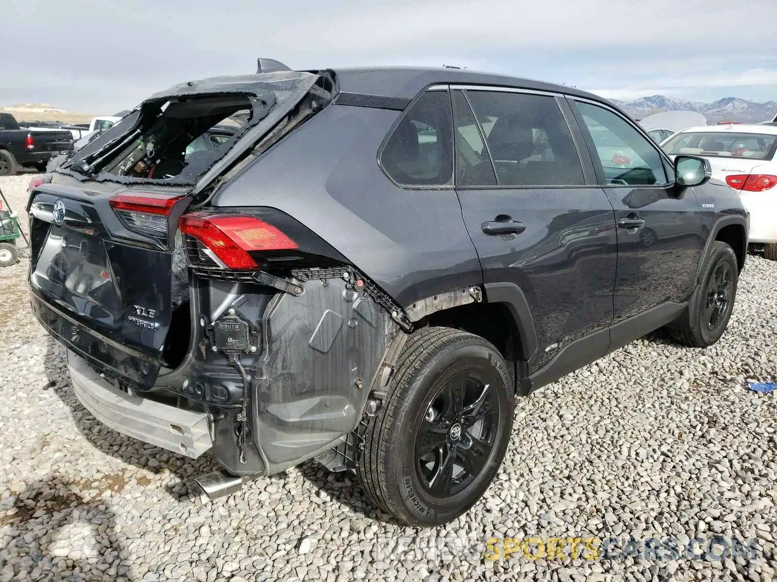 4 Photograph of a damaged car 2T3RWRFV0LW088190 TOYOTA RAV4 2020