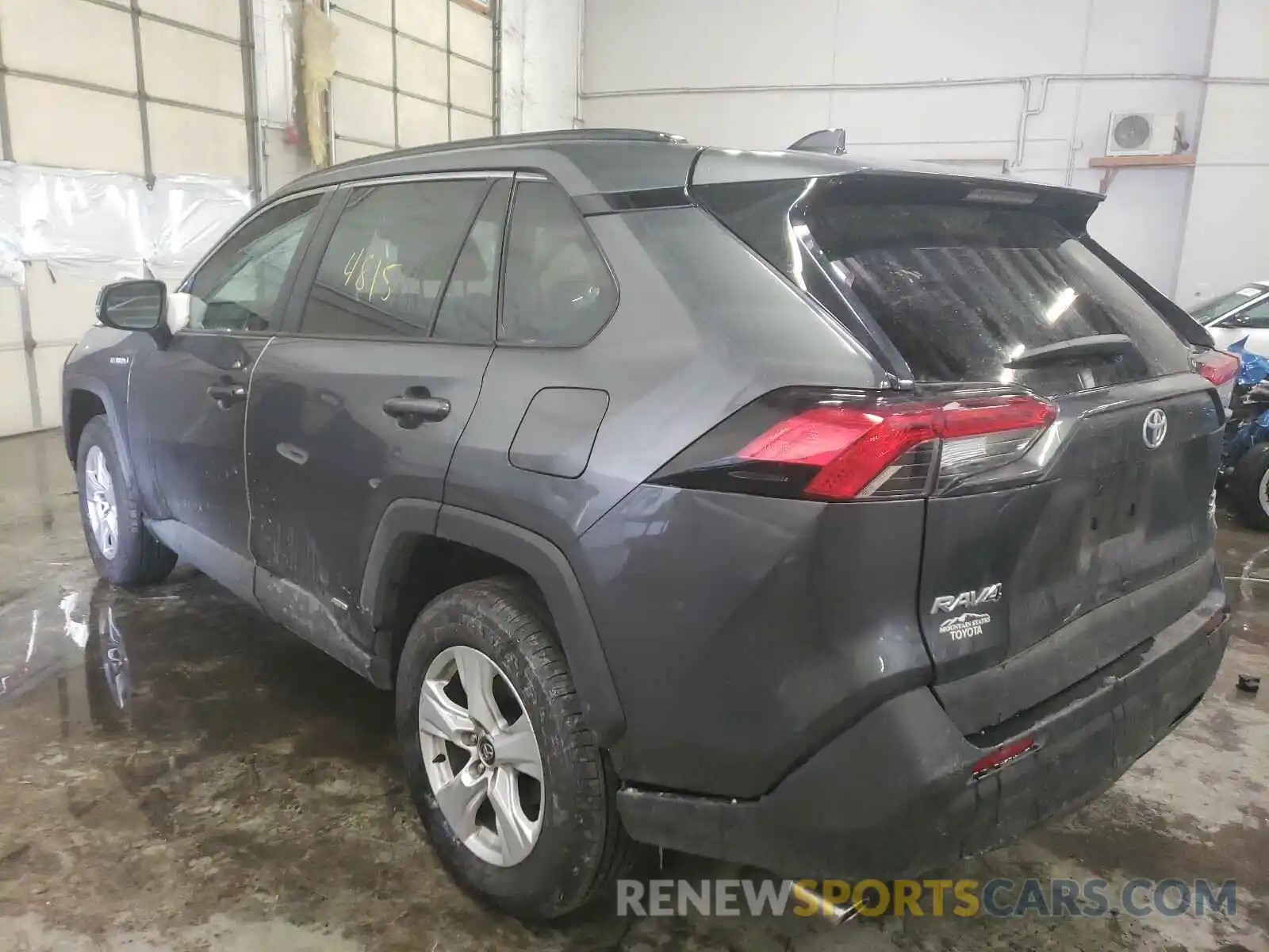 3 Photograph of a damaged car 2T3RWRFV0LW091350 TOYOTA RAV4 2020