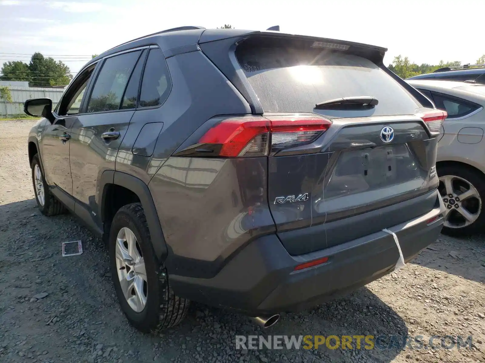 3 Photograph of a damaged car 2T3RWRFV0LW094023 TOYOTA RAV4 2020