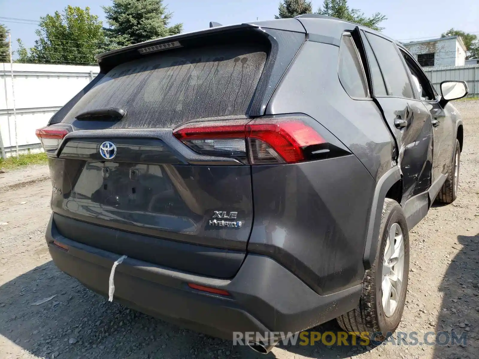 4 Photograph of a damaged car 2T3RWRFV0LW094023 TOYOTA RAV4 2020