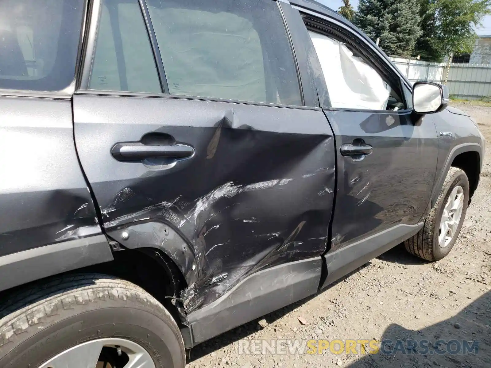 9 Photograph of a damaged car 2T3RWRFV0LW094023 TOYOTA RAV4 2020