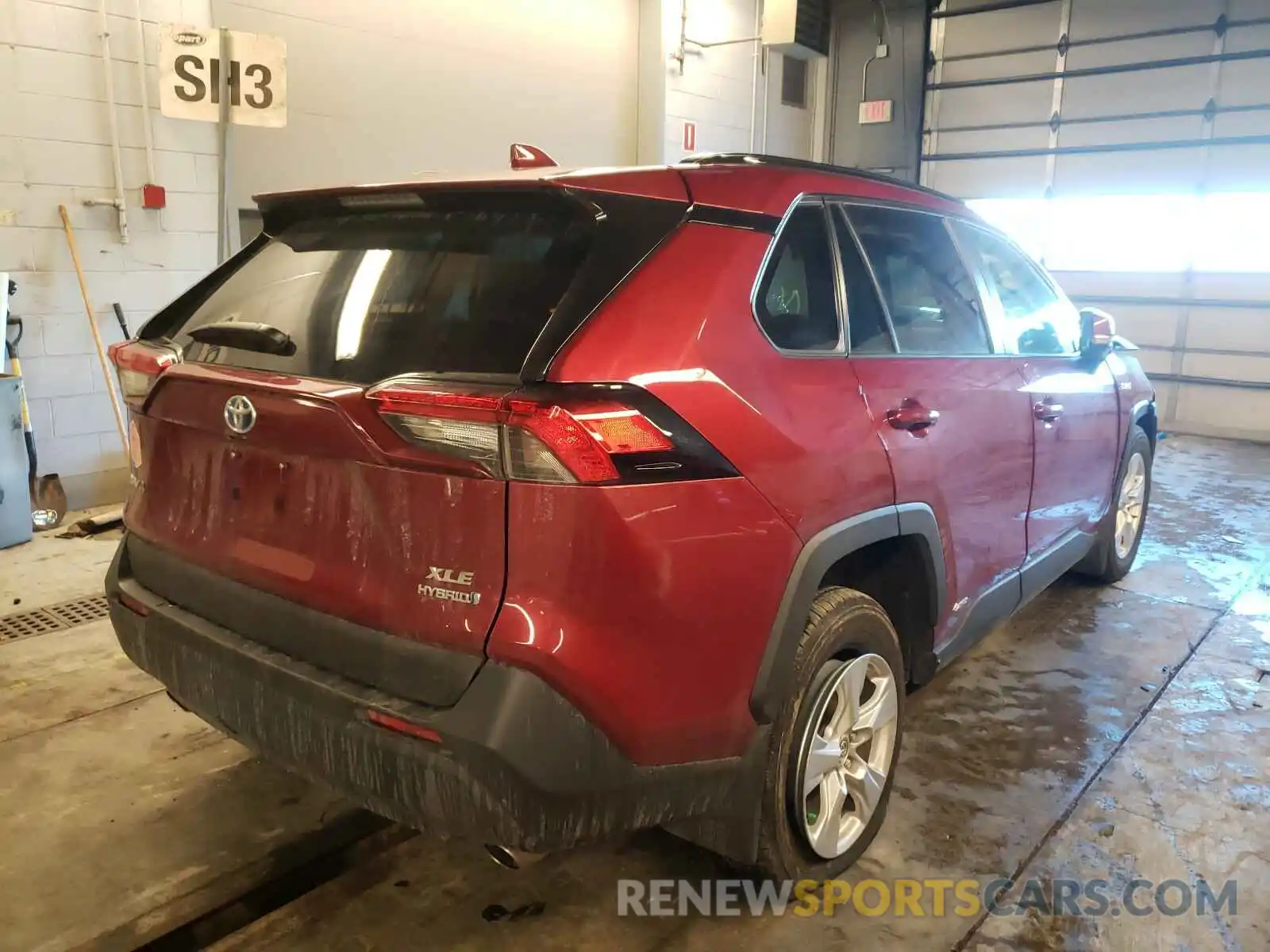 4 Photograph of a damaged car 2T3RWRFV1LW057045 TOYOTA RAV4 2020