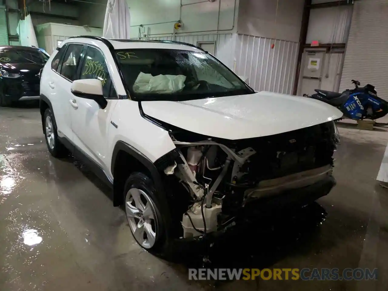 1 Photograph of a damaged car 2T3RWRFV1LW058308 TOYOTA RAV4 2020