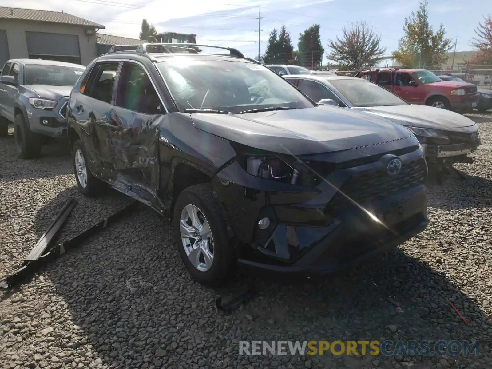 1 Photograph of a damaged car 2T3RWRFV1LW063038 TOYOTA RAV4 2020