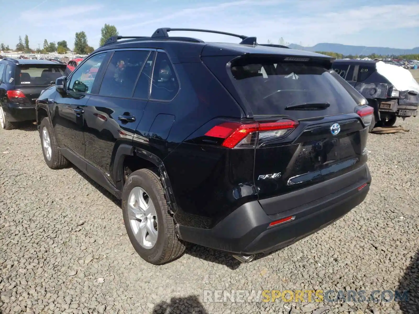 3 Photograph of a damaged car 2T3RWRFV1LW063038 TOYOTA RAV4 2020