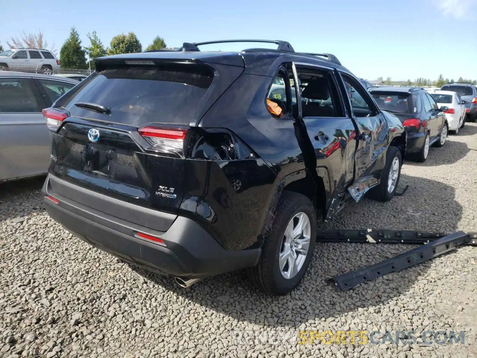 4 Photograph of a damaged car 2T3RWRFV1LW063038 TOYOTA RAV4 2020