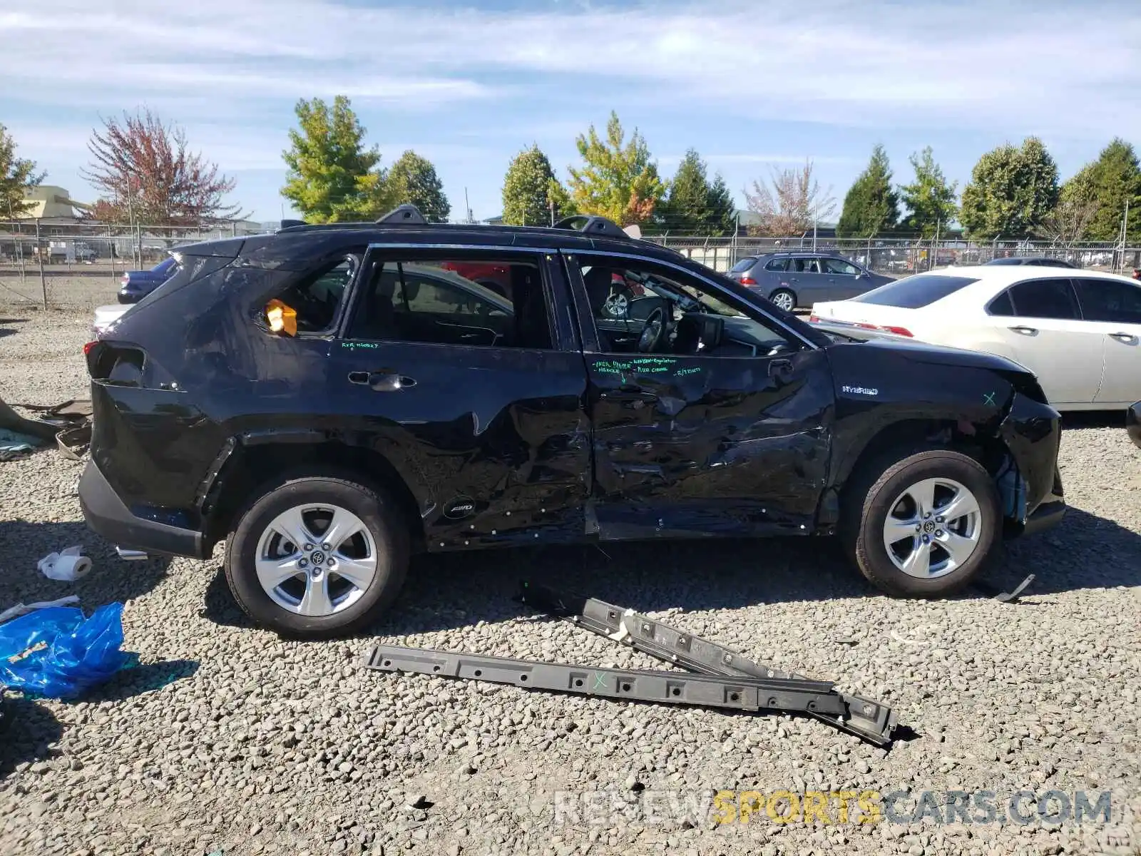 9 Photograph of a damaged car 2T3RWRFV1LW063038 TOYOTA RAV4 2020