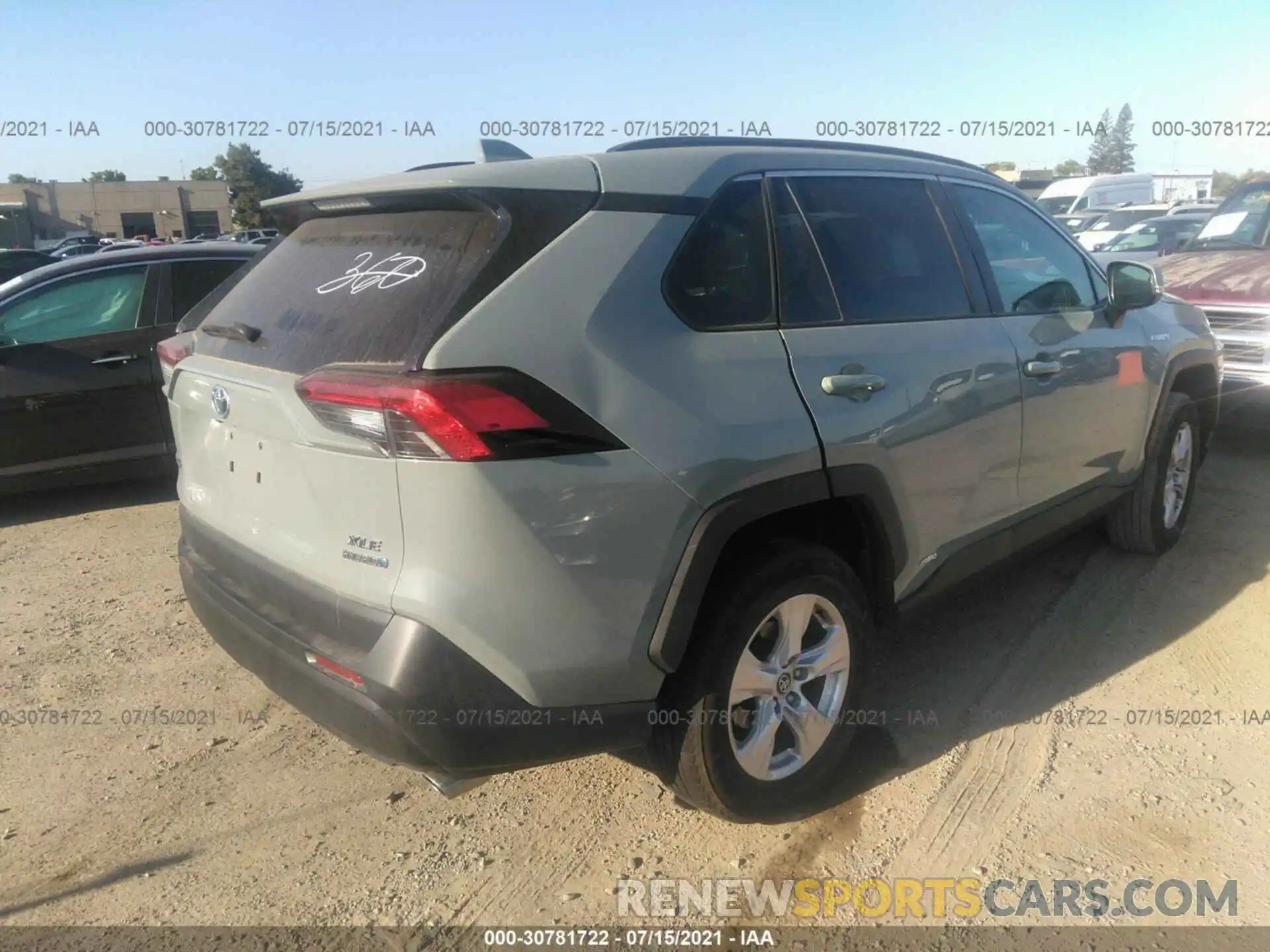 4 Photograph of a damaged car 2T3RWRFV1LW074718 TOYOTA RAV4 2020