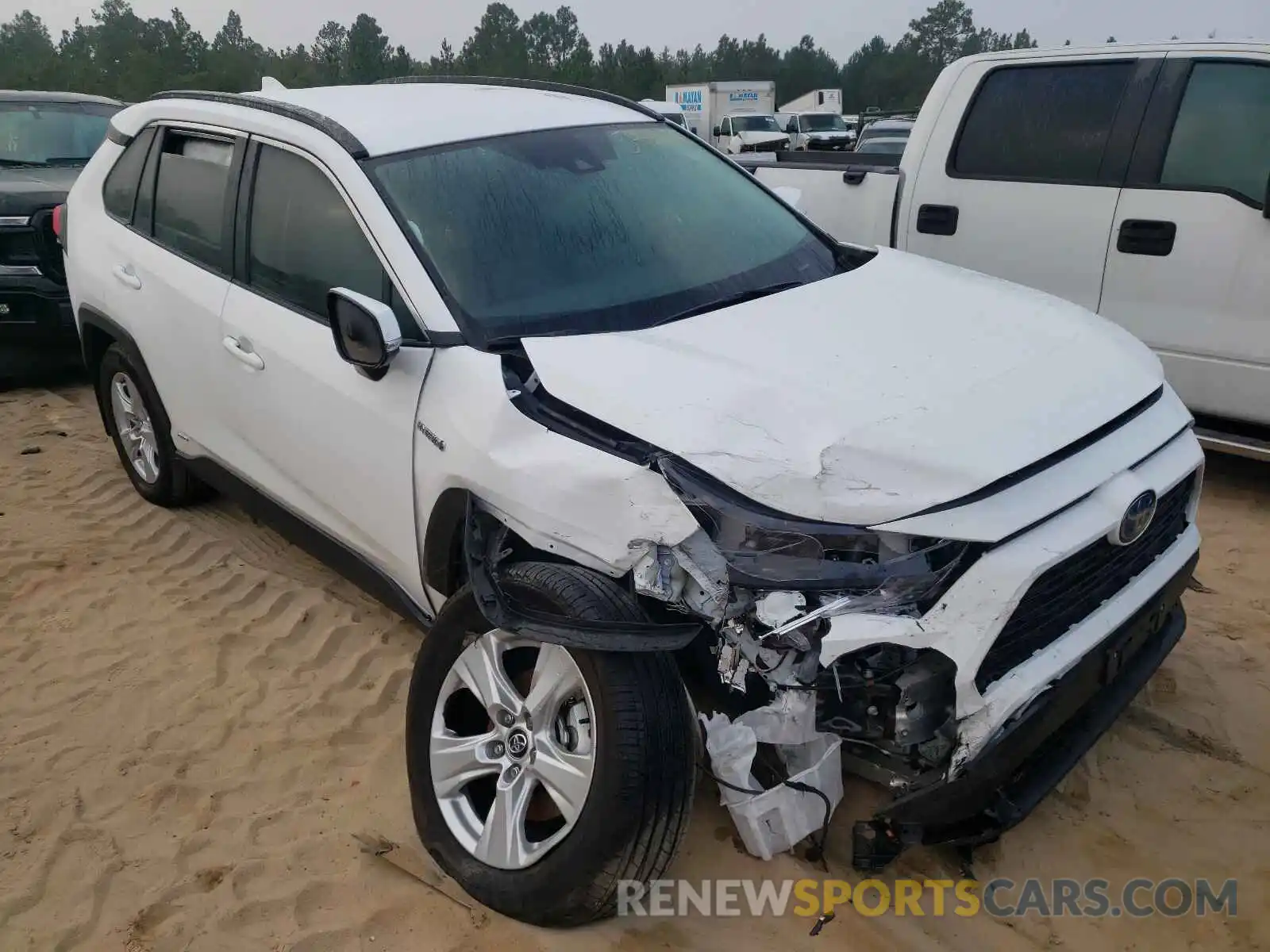 1 Photograph of a damaged car 2T3RWRFV1LW079112 TOYOTA RAV4 2020