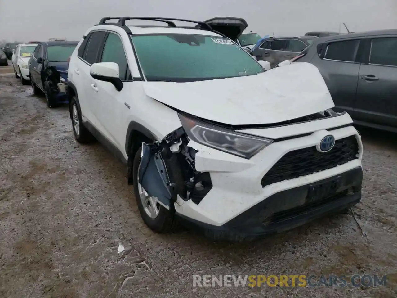 1 Photograph of a damaged car 2T3RWRFV1LW081412 TOYOTA RAV4 2020