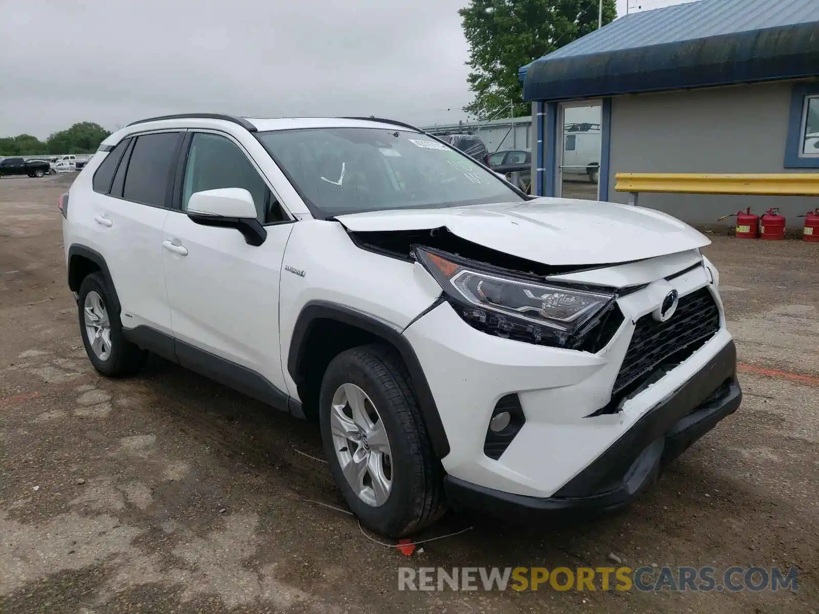 1 Photograph of a damaged car 2T3RWRFV1LW092300 TOYOTA RAV4 2020