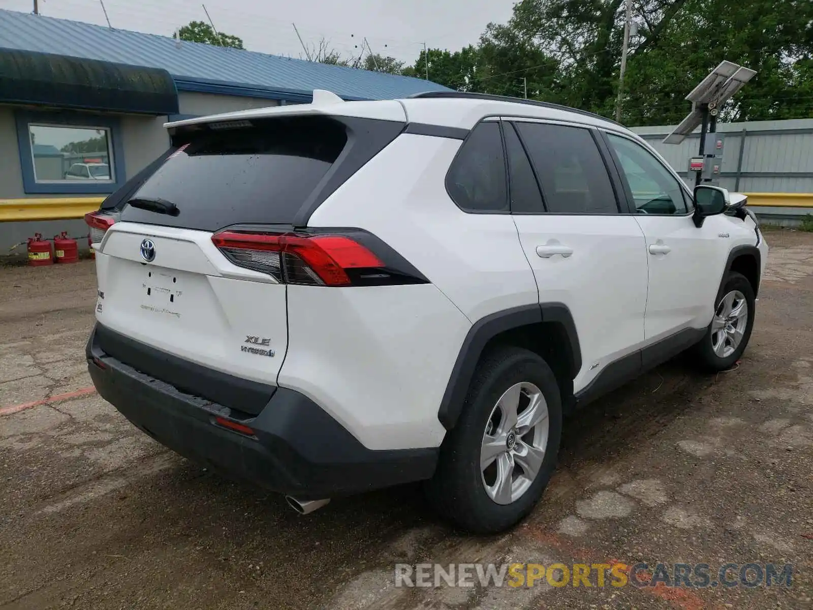 4 Photograph of a damaged car 2T3RWRFV1LW092300 TOYOTA RAV4 2020