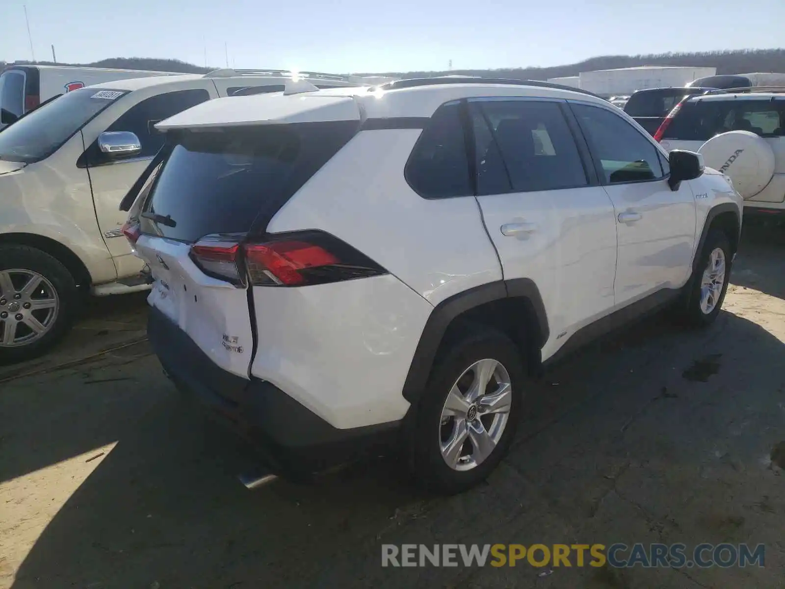 4 Photograph of a damaged car 2T3RWRFV1LW095925 TOYOTA RAV4 2020