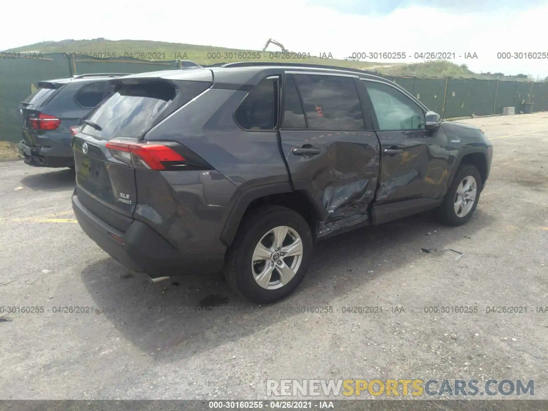 4 Photograph of a damaged car 2T3RWRFV1LW099957 TOYOTA RAV4 2020