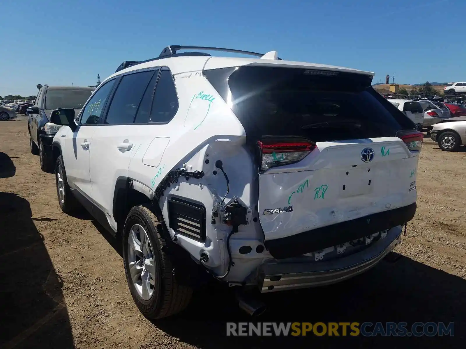 3 Photograph of a damaged car 2T3RWRFV2LW048886 TOYOTA RAV4 2020