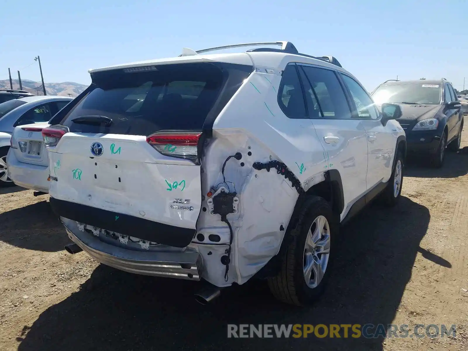 4 Photograph of a damaged car 2T3RWRFV2LW048886 TOYOTA RAV4 2020