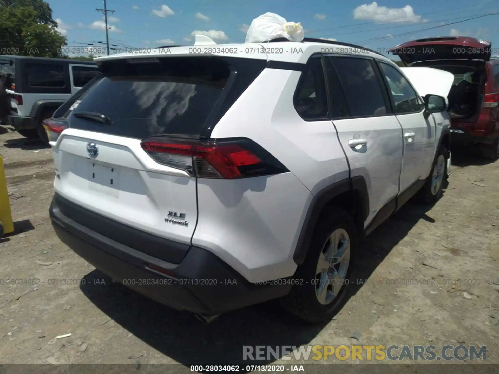 4 Photograph of a damaged car 2T3RWRFV2LW049018 TOYOTA RAV4 2020