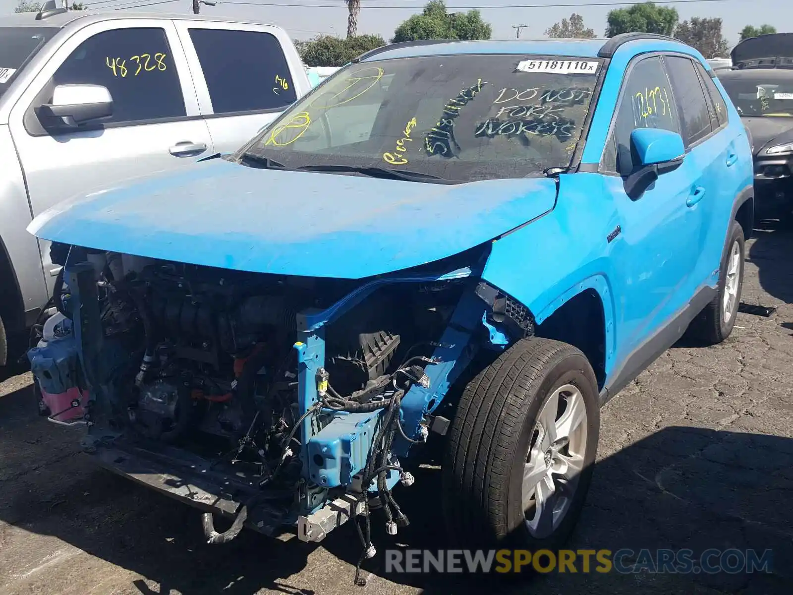 2 Photograph of a damaged car 2T3RWRFV2LW062285 TOYOTA RAV4 2020