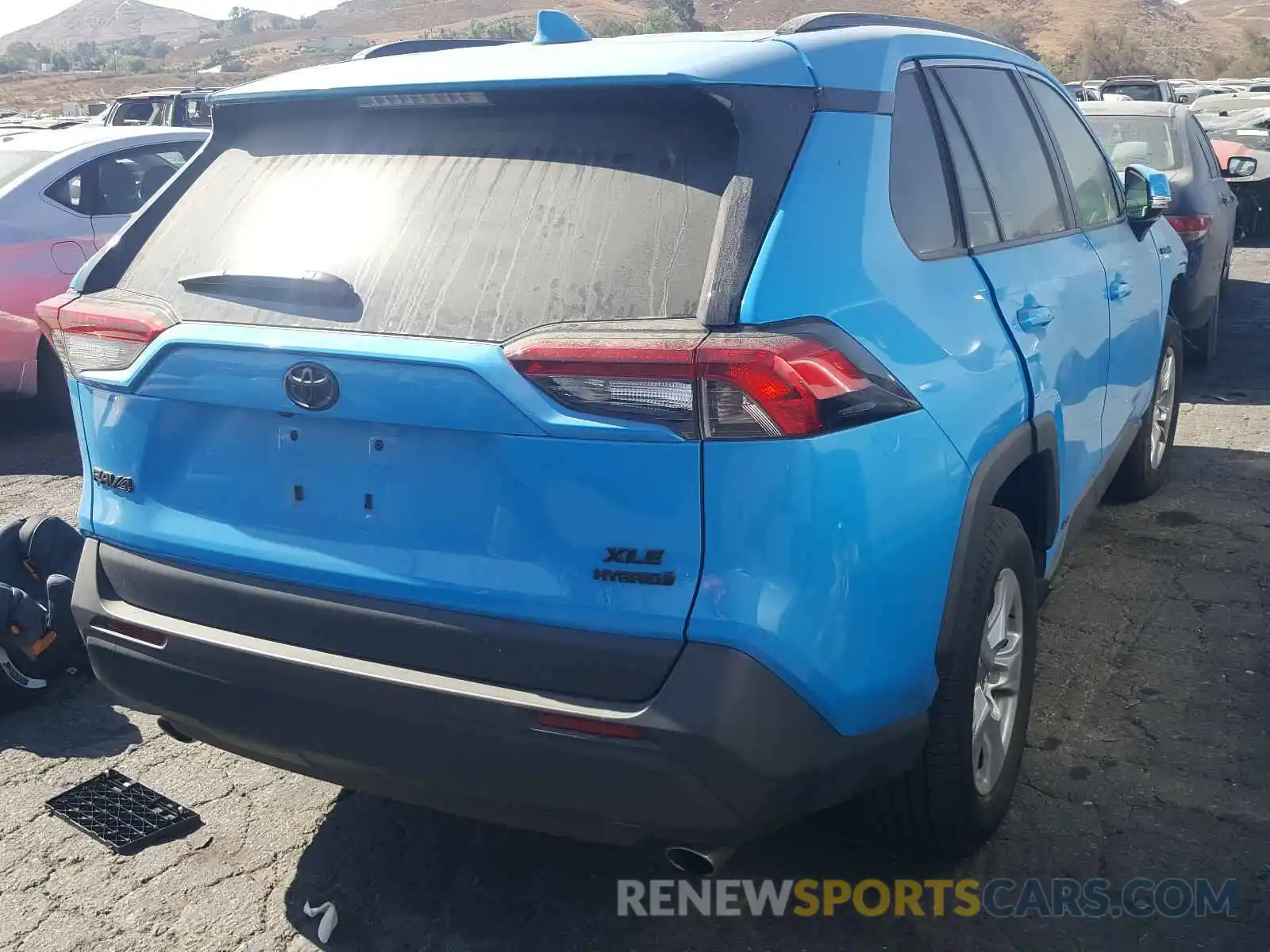 4 Photograph of a damaged car 2T3RWRFV2LW062285 TOYOTA RAV4 2020