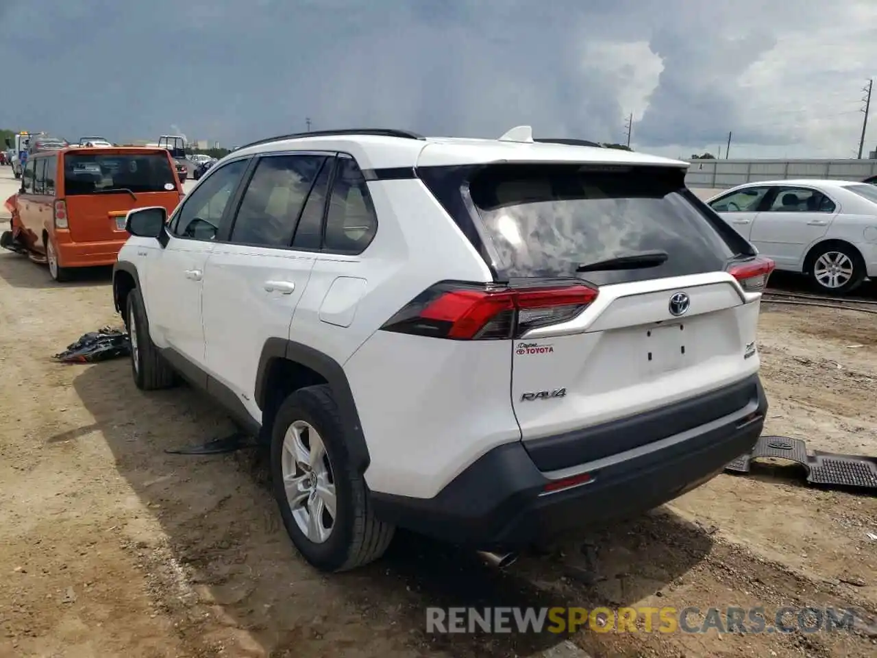 3 Photograph of a damaged car 2T3RWRFV2LW068555 TOYOTA RAV4 2020