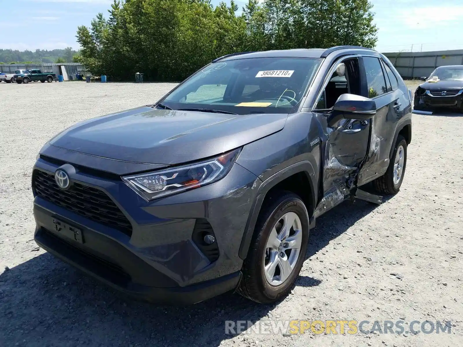 2 Photograph of a damaged car 2T3RWRFV2LW073030 TOYOTA RAV4 2020