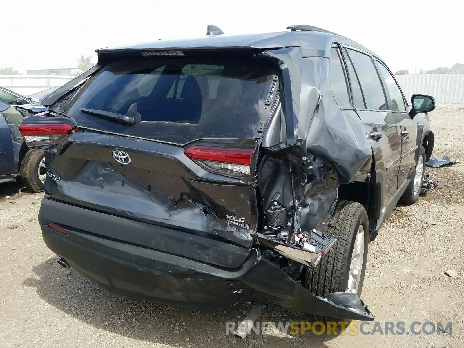 4 Photograph of a damaged car 2T3RWRFV2LW073402 TOYOTA RAV4 2020