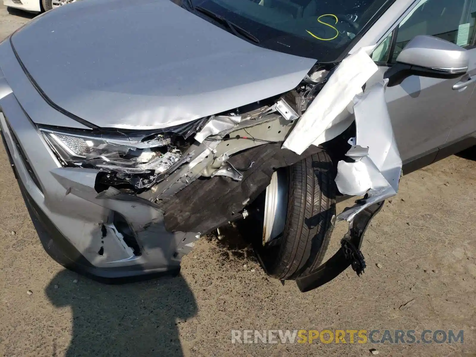 9 Photograph of a damaged car 2T3RWRFV2LW076882 TOYOTA RAV4 2020