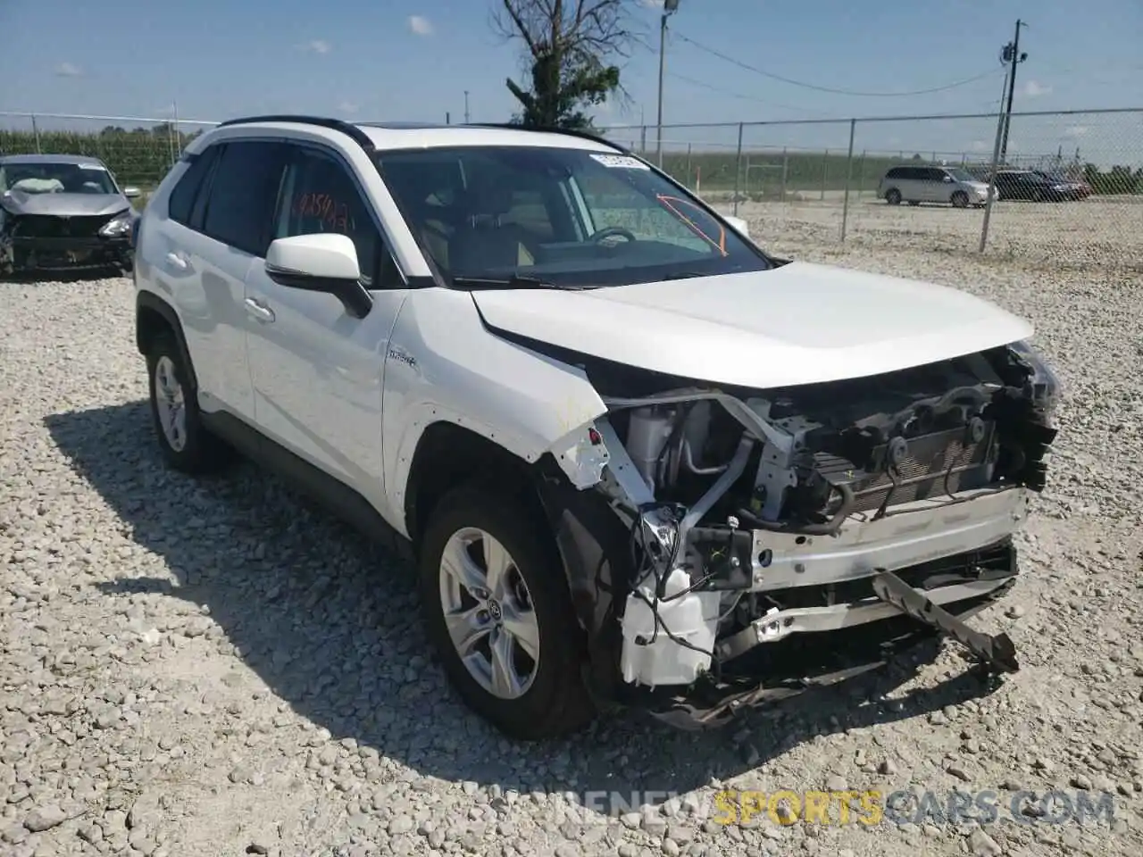 1 Photograph of a damaged car 2T3RWRFV2LW077711 TOYOTA RAV4 2020