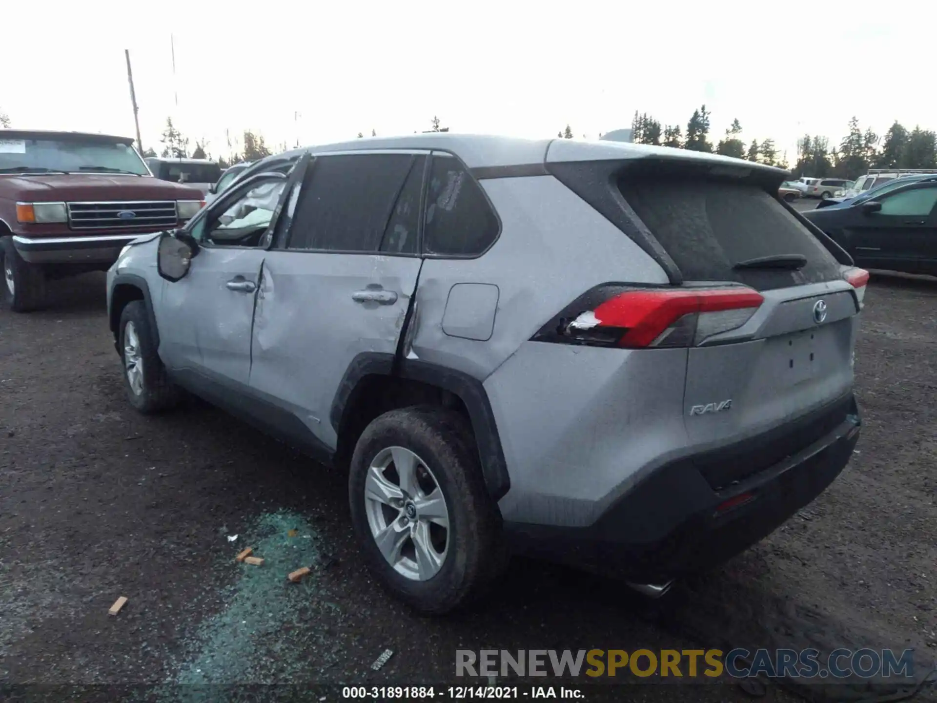 3 Photograph of a damaged car 2T3RWRFV2LW090426 TOYOTA RAV4 2020