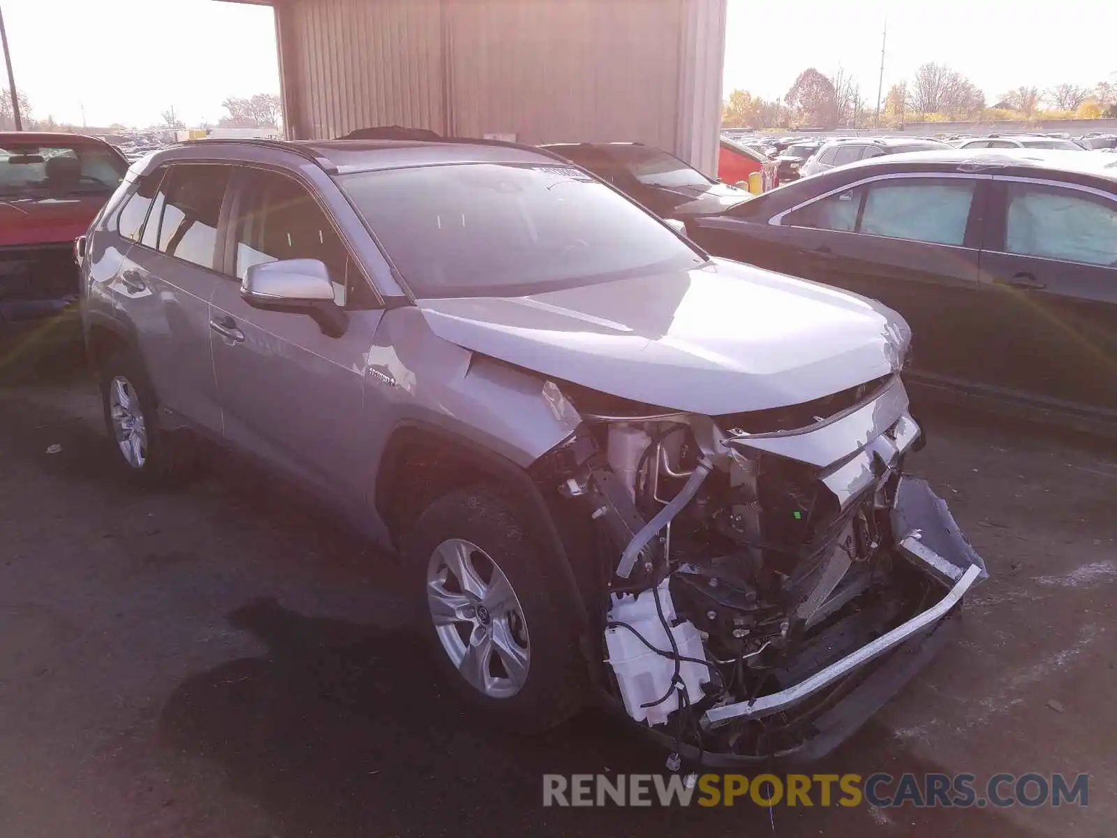 1 Photograph of a damaged car 2T3RWRFV3LW046628 TOYOTA RAV4 2020