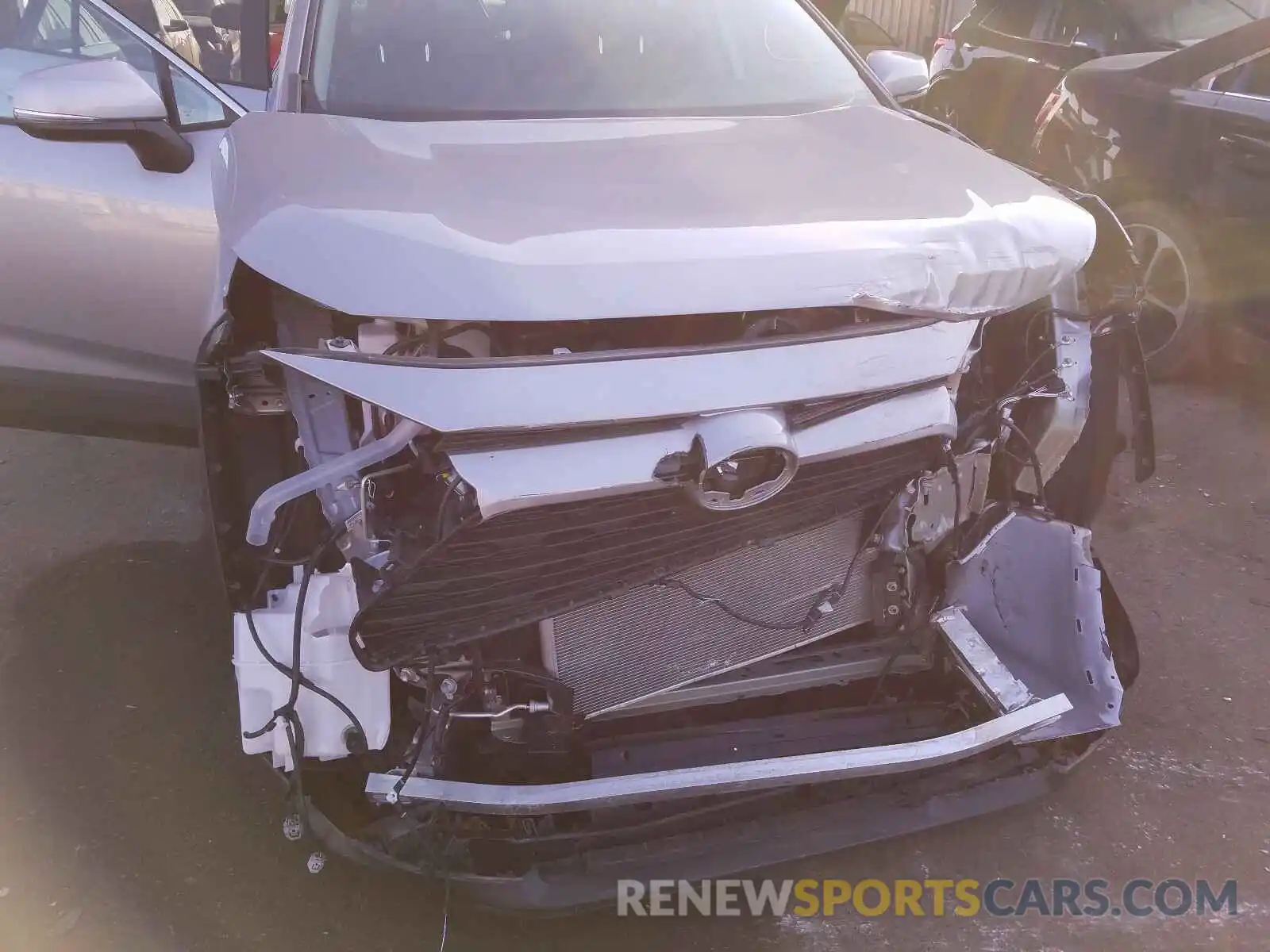 9 Photograph of a damaged car 2T3RWRFV3LW046628 TOYOTA RAV4 2020