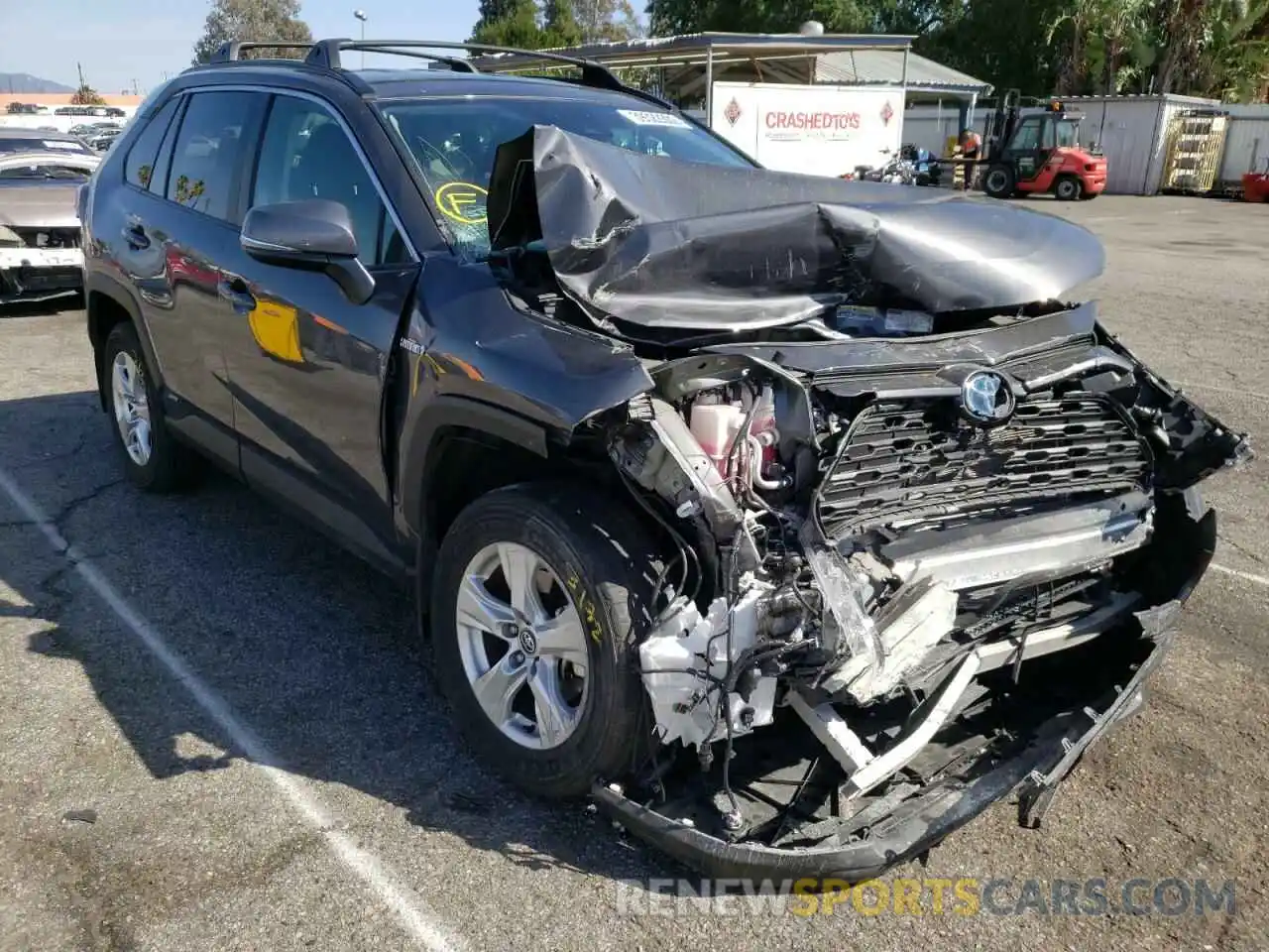 1 Photograph of a damaged car 2T3RWRFV3LW055944 TOYOTA RAV4 2020