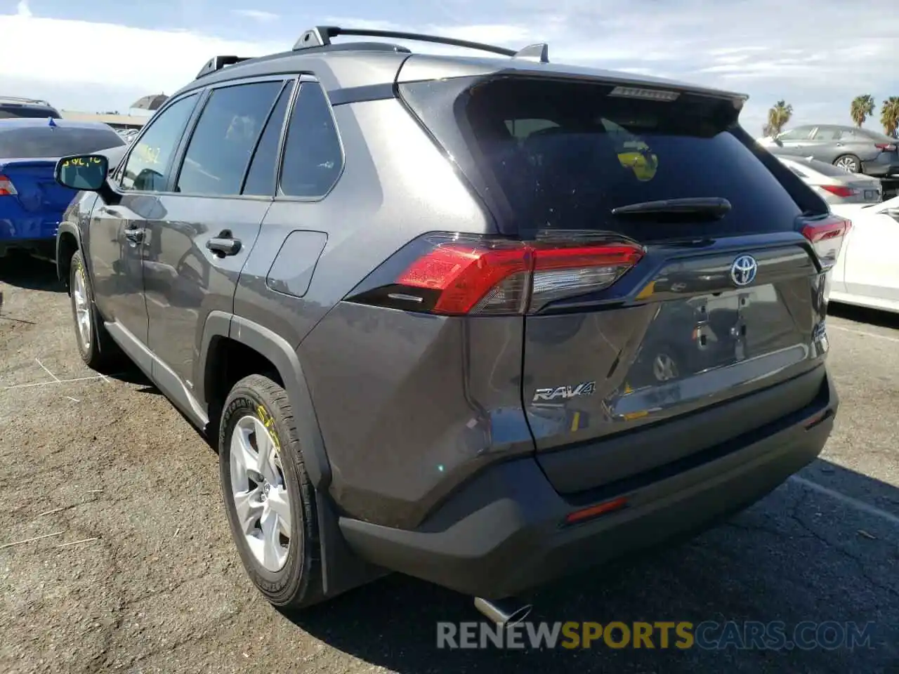 3 Photograph of a damaged car 2T3RWRFV3LW055944 TOYOTA RAV4 2020