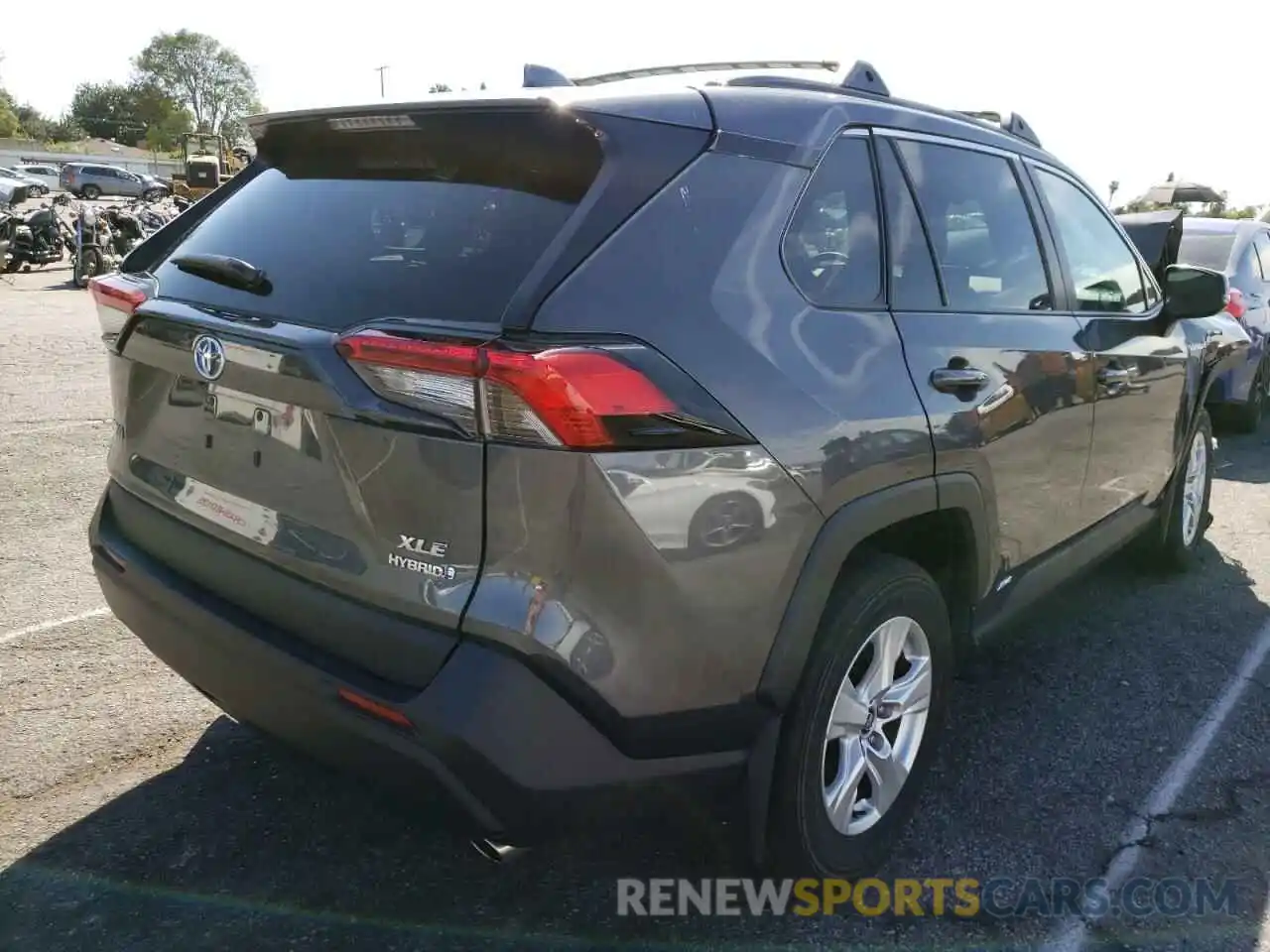 4 Photograph of a damaged car 2T3RWRFV3LW055944 TOYOTA RAV4 2020