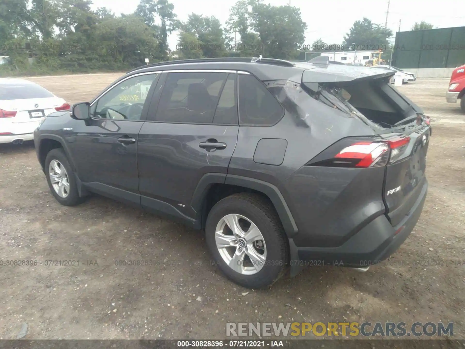 3 Photograph of a damaged car 2T3RWRFV3LW058438 TOYOTA RAV4 2020