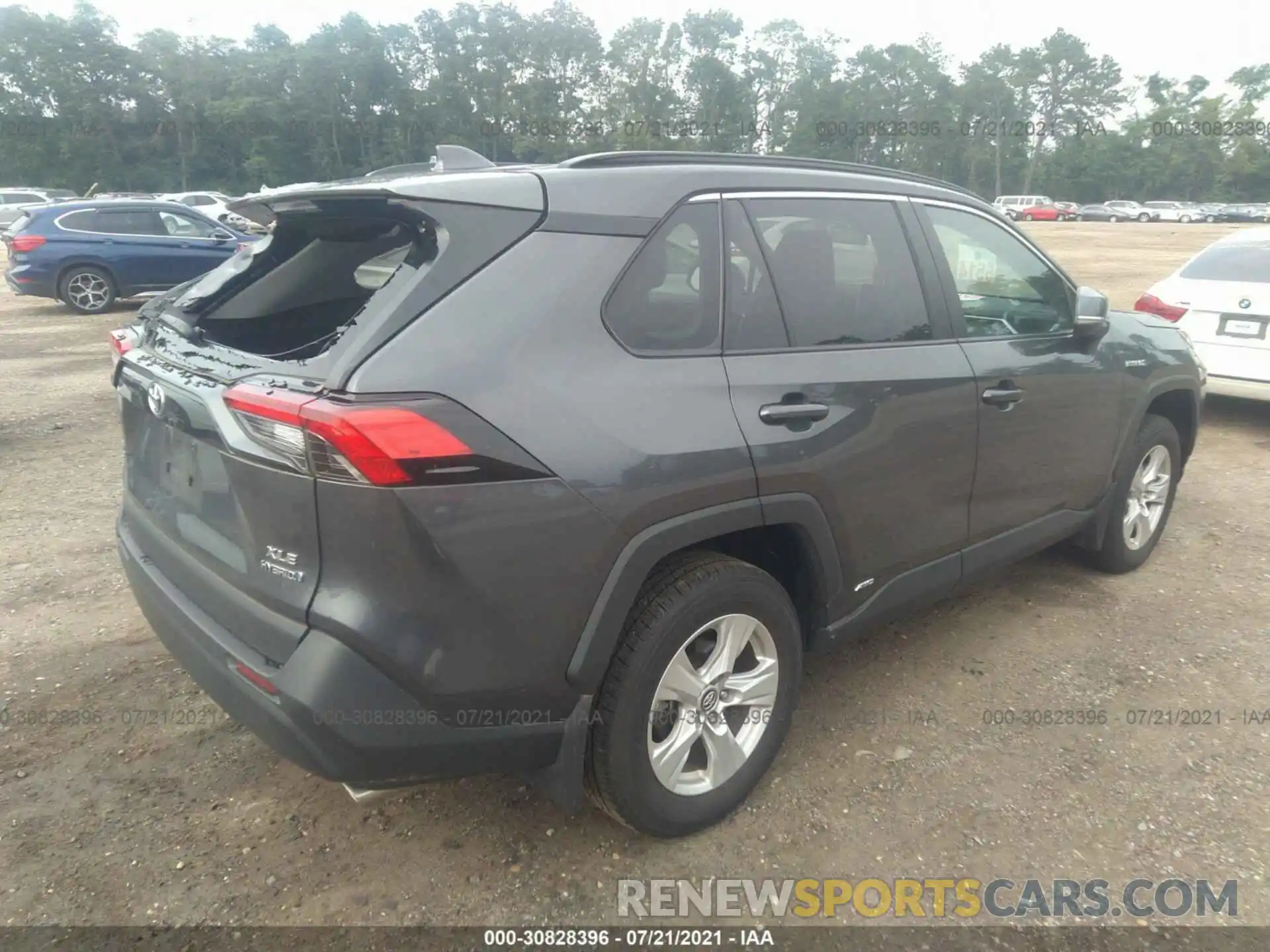 4 Photograph of a damaged car 2T3RWRFV3LW058438 TOYOTA RAV4 2020