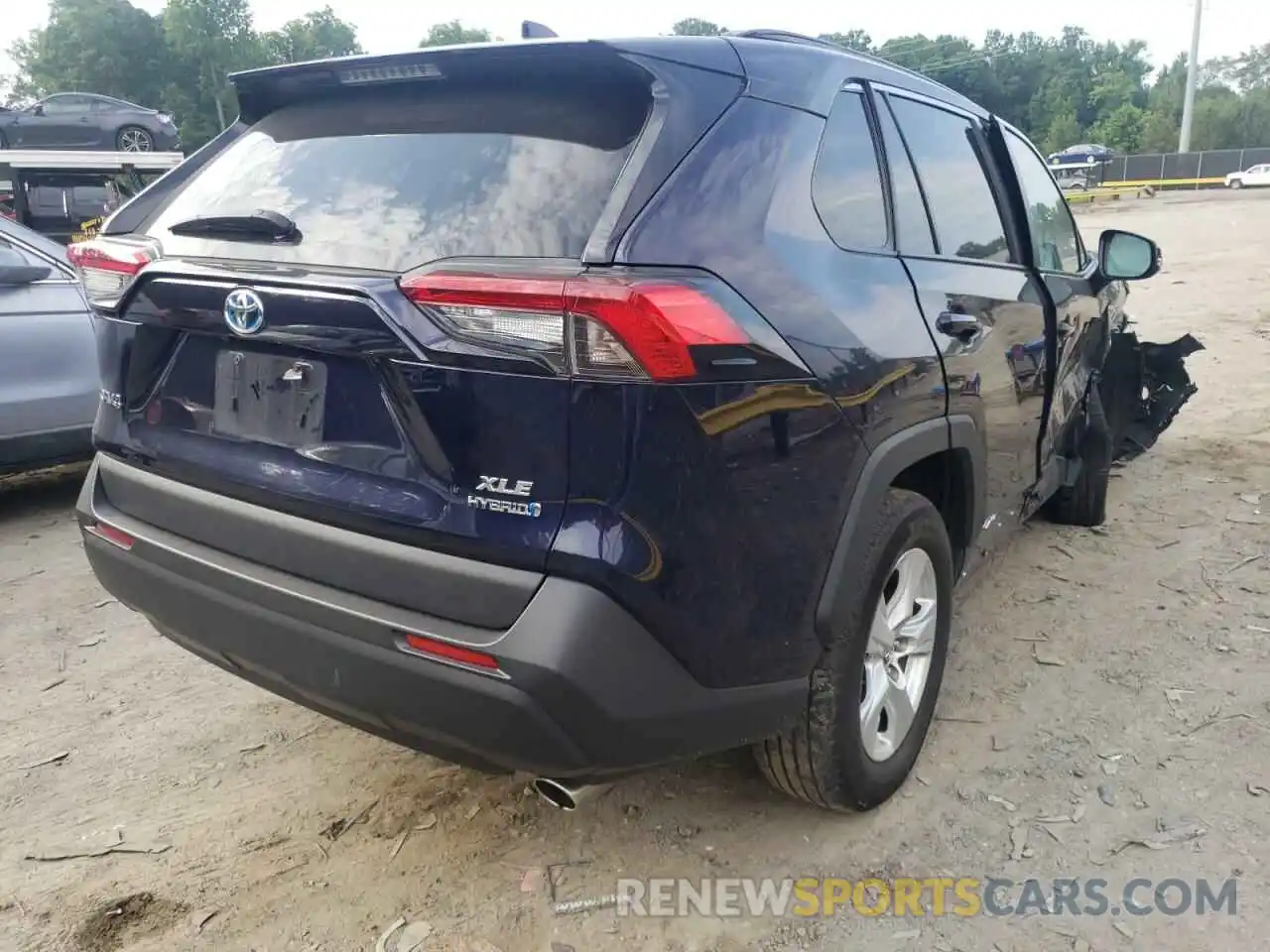 4 Photograph of a damaged car 2T3RWRFV3LW068211 TOYOTA RAV4 2020